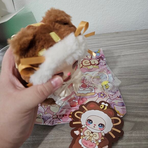 Liila's Chef Kitten Blind Box Chocolate Hug Roll Vinyl Plush Pendent NO BOX - Picture 5 of 10